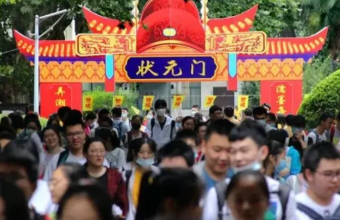 高考“0分”成学霸的代名词？女孩高考零分，坐等985录取通知书