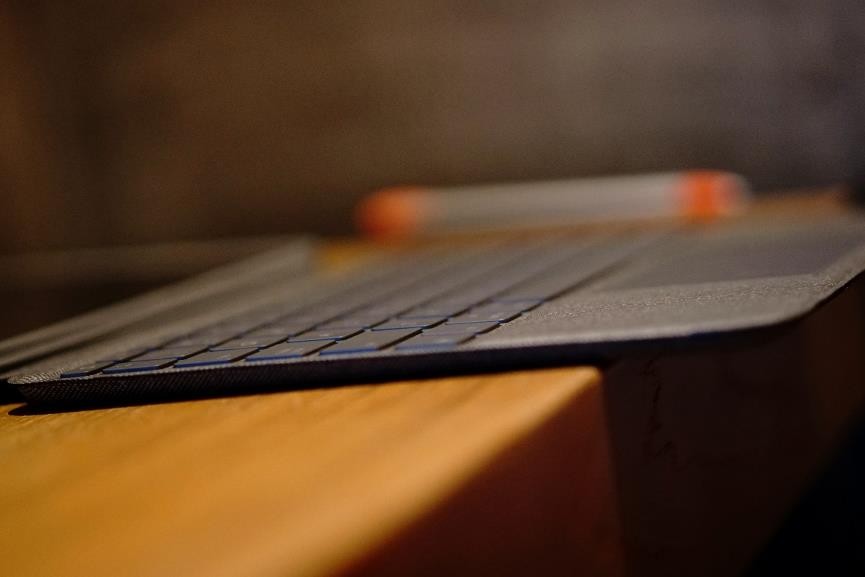 你的iPad该升级了，买后爱奇艺？罗技键笔套件让它拥有生产力