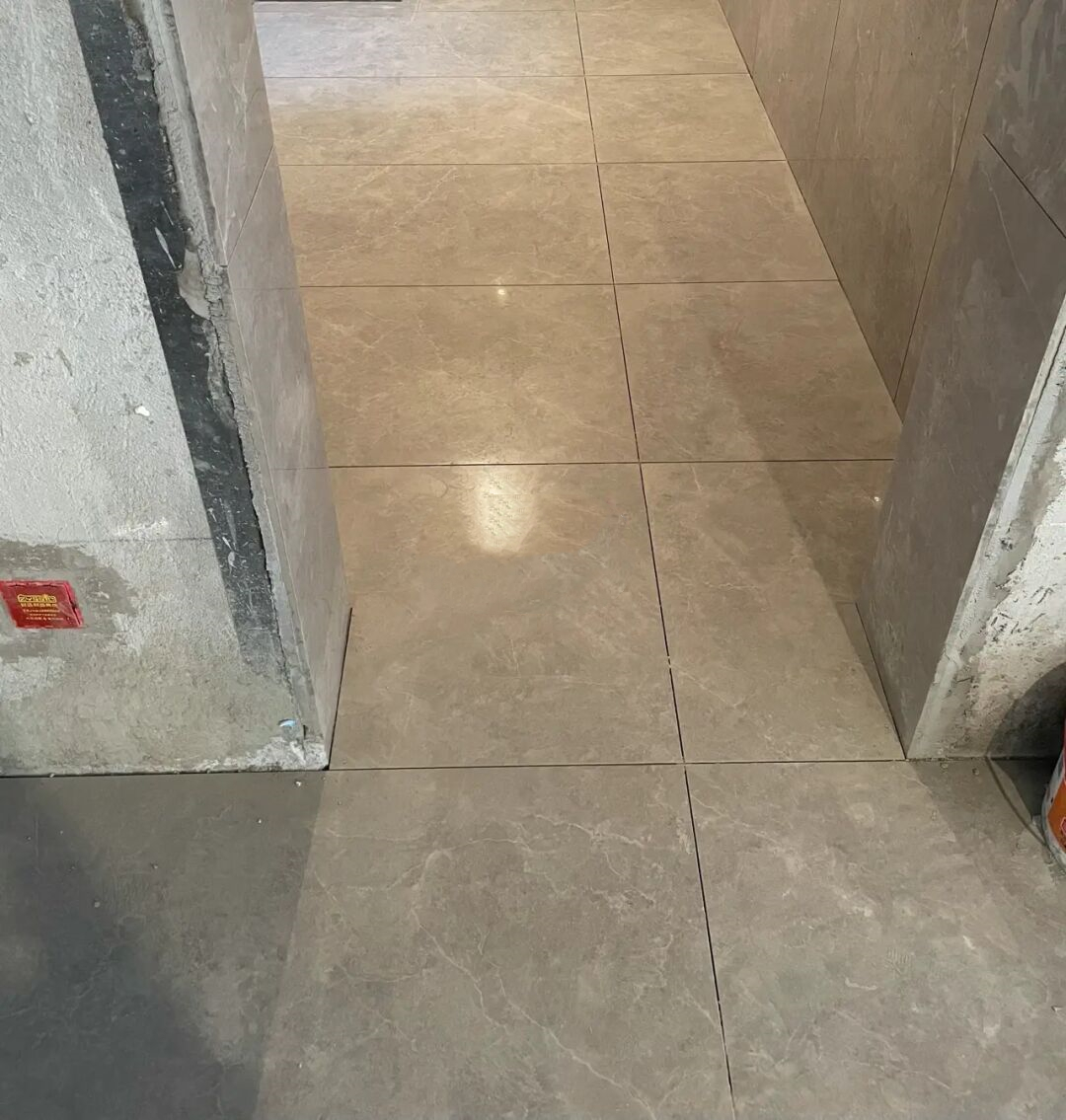 全屋瓷砖通铺不要门槛石,省钱还显大气,连设计师都夸我有远见