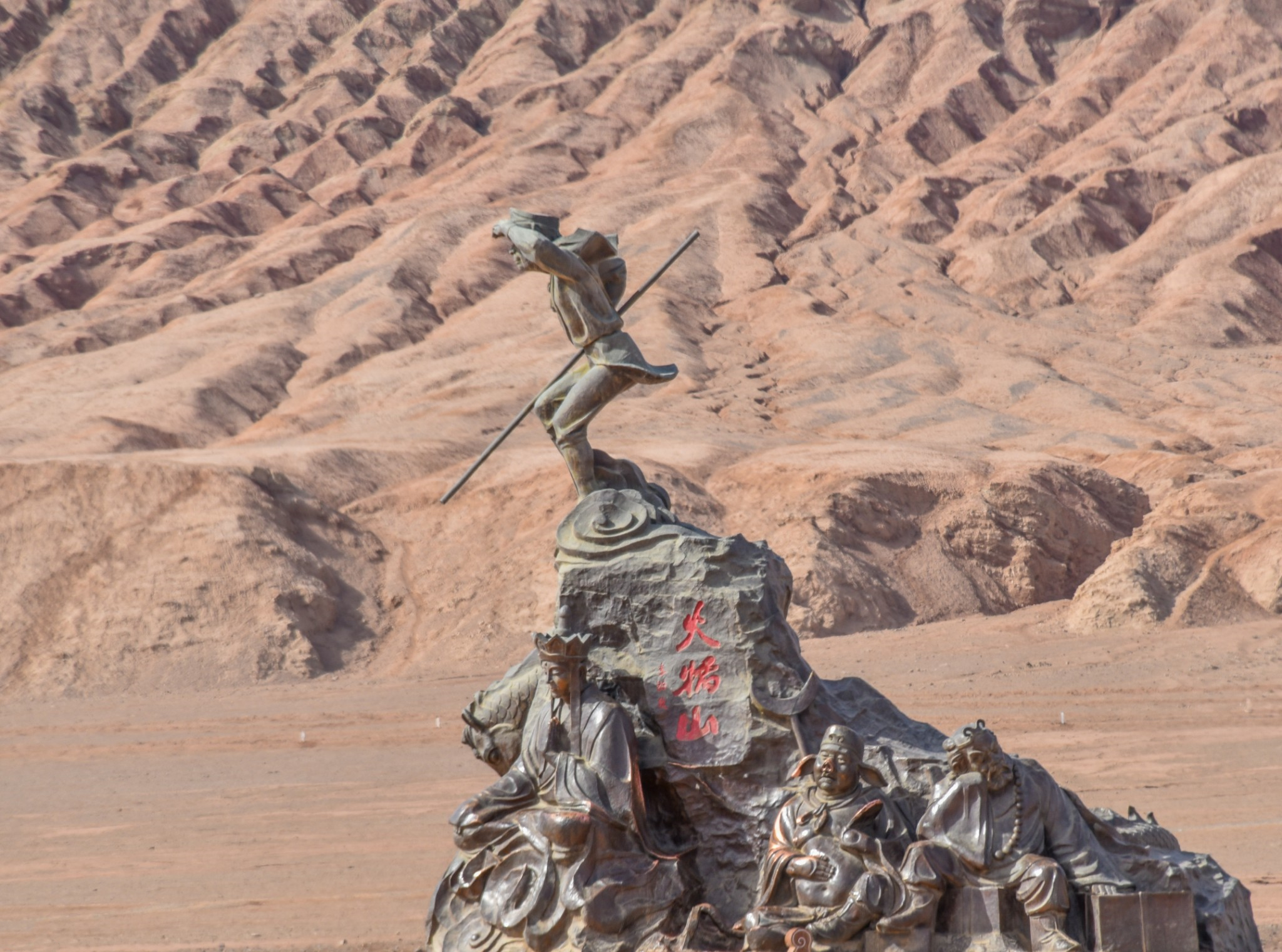 新疆火焰山景区,多数游客去的不对,真正精华在后山还免费