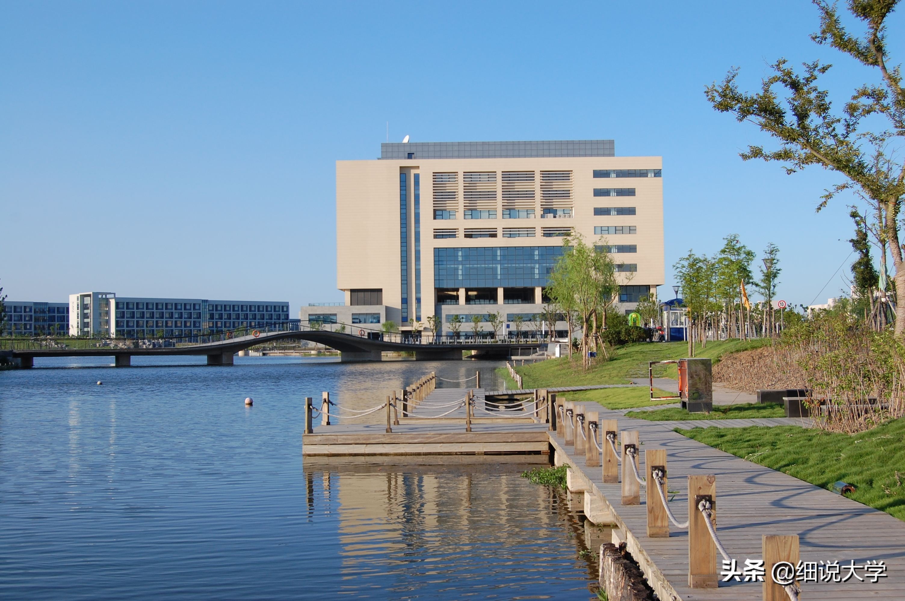 上海很“不错”的4所一本大学，社会口碑好，学生很容易就业