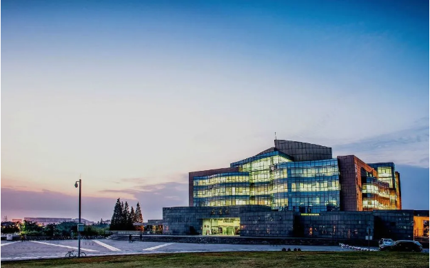 邓小平题写校名，朱德在此求学，走出66位院士，今天，四川大学124岁了！