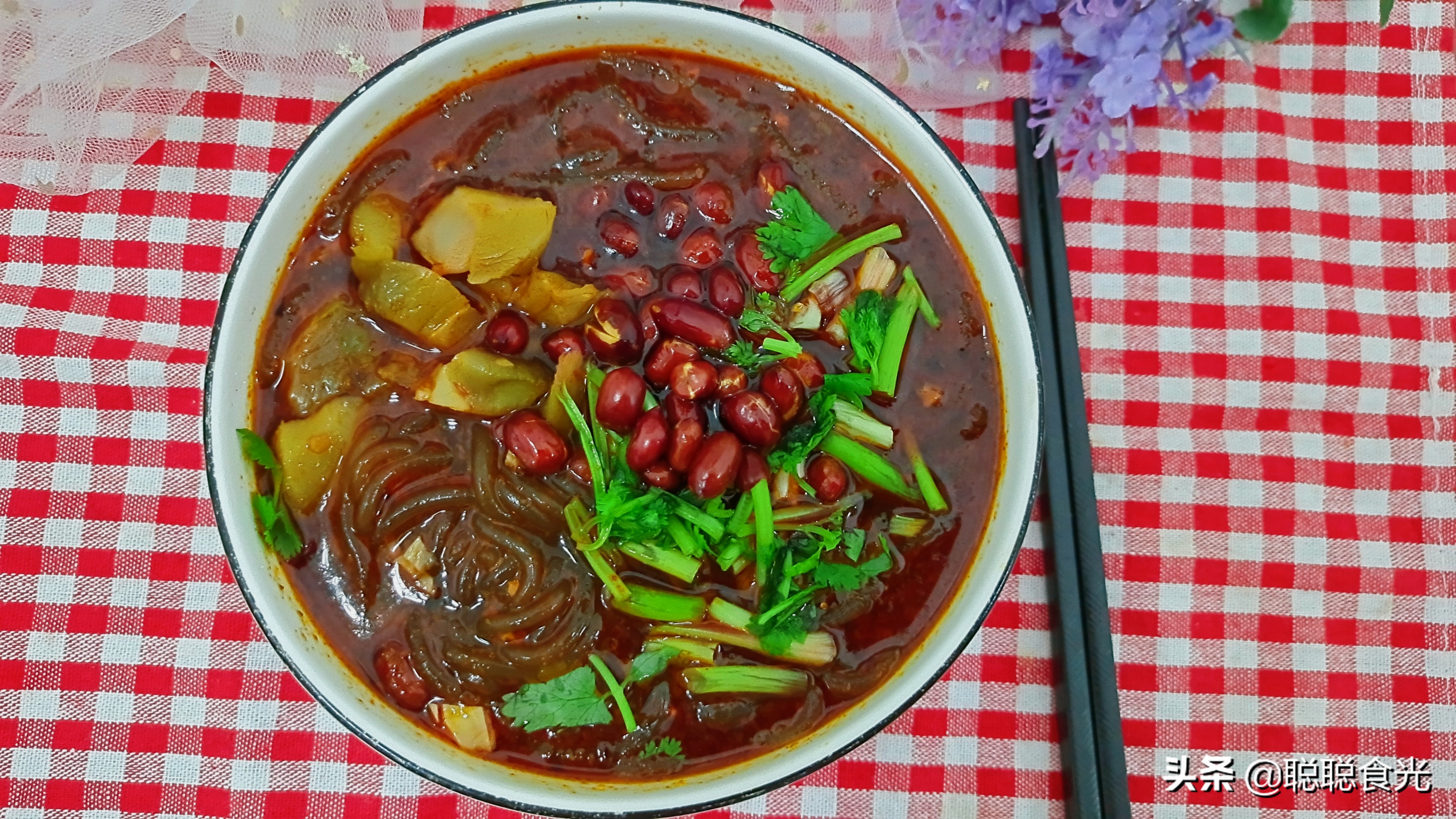 1. 夫子庙鸭血粉丝汤、2. 莫愁湖桂花糕、3. 南京夫妻肺片……榜单揭晓，快来看看你家乡上榜没！