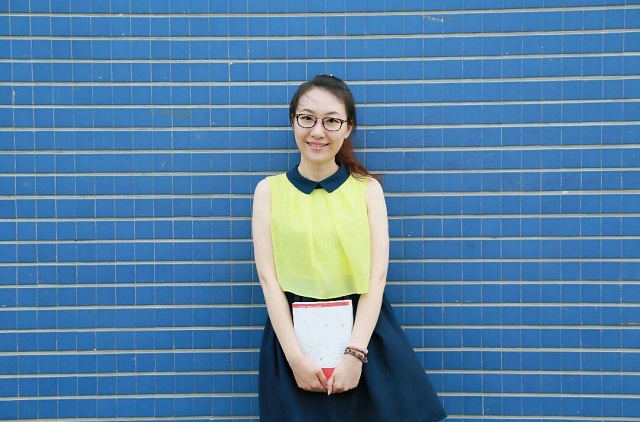 “给辅导员送礼怎么送？不知道怎么给他，直接拿到办公室吗？”