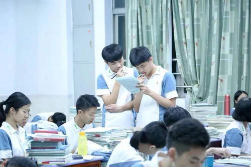 一个月从500分到高考状元，考上北大！刘琦丽：我靠“背”题