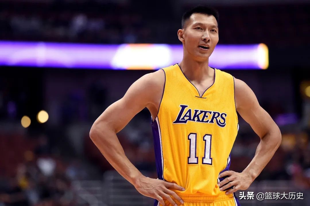 为什么和nba解约(69天！易建联短暂的湖人时光，分明能留下来，为何主动解约？)