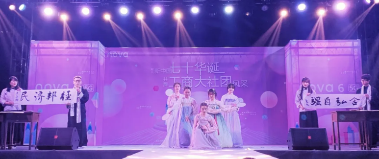 重庆超豪华大学：依山环水，占地2390余亩，校内出行还得坐车