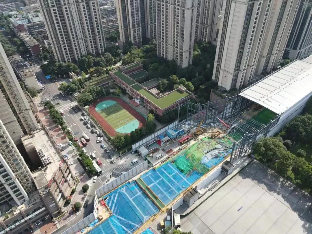 成都一地铁工地钢网架垮塌，已造成4人死亡，14人受伤救治