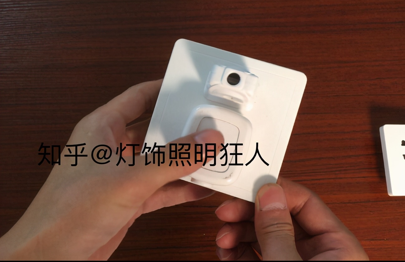 開關插座哪家強？14個品牌插座硬核測評