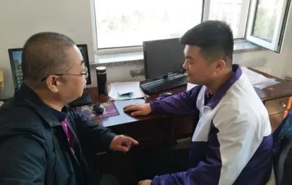 高考考生考前焦虑，担心发挥失常，父母暖心回答助力孩子超常发挥