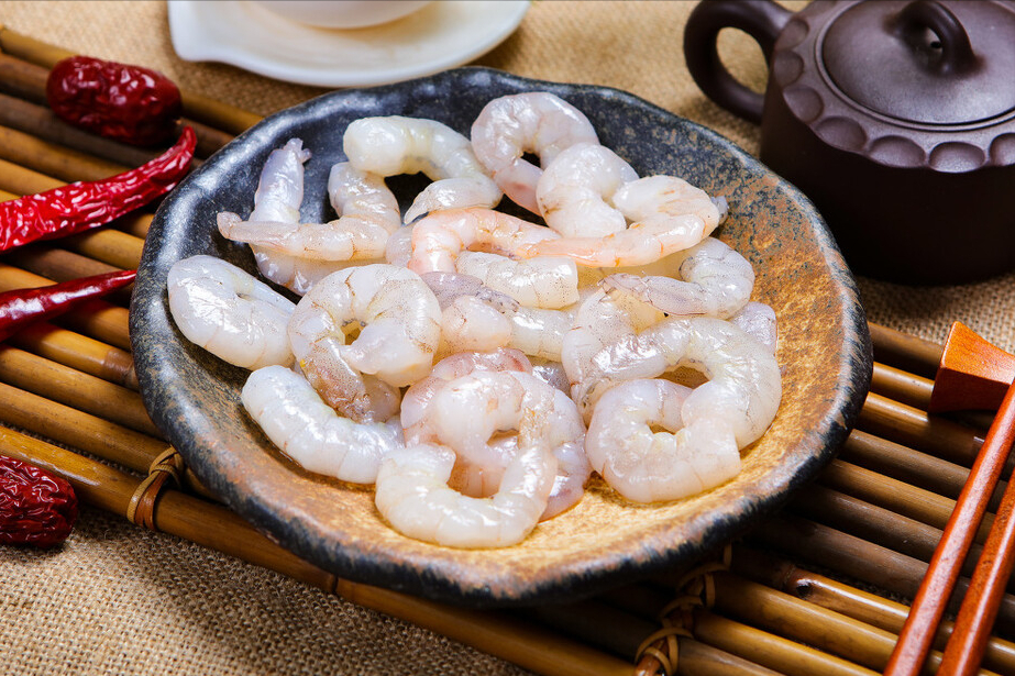 广东人做汤有一手，连豆腐汤都好喝，汤汁浓白，不放鸡精也很鲜