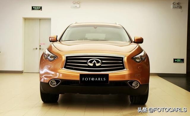英菲尼迪FX37 3.7L V6实拍，让宝马X5/Q7吃灰的异类，售价79.9万