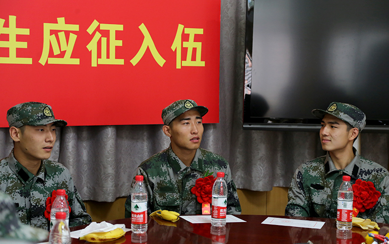 大学生的“好消息”，2022年当兵有机会保送军校，这些条件了解下