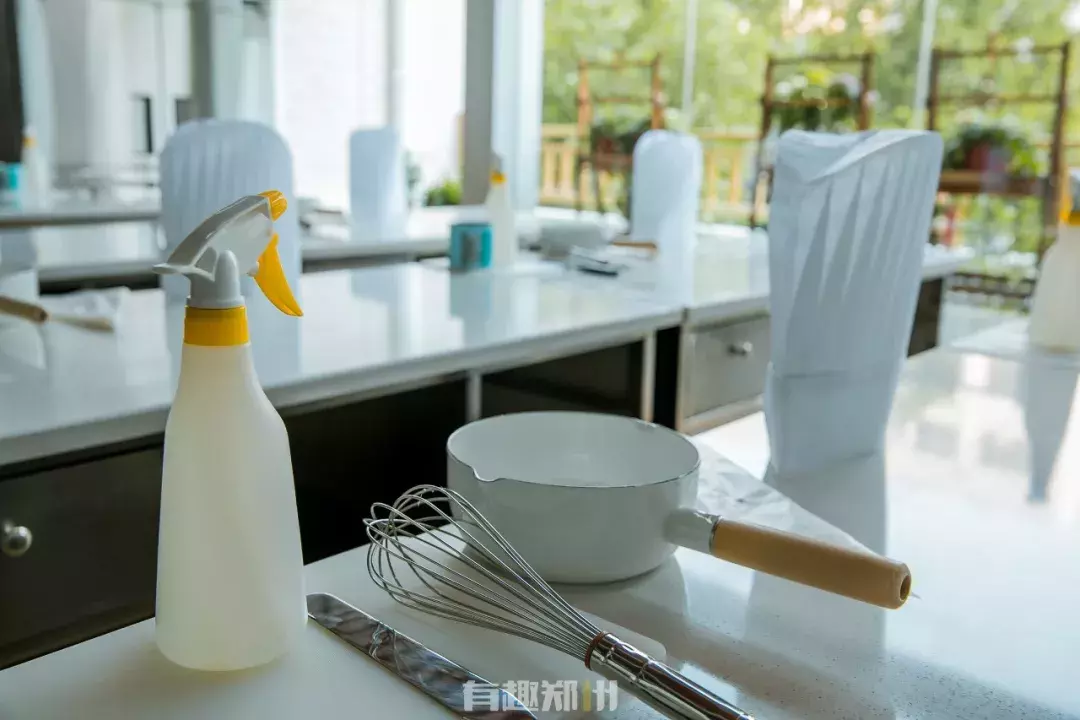 逛了这么多家郑州的面包店，哎呦，这家「烘焙学院」有点不一样噢