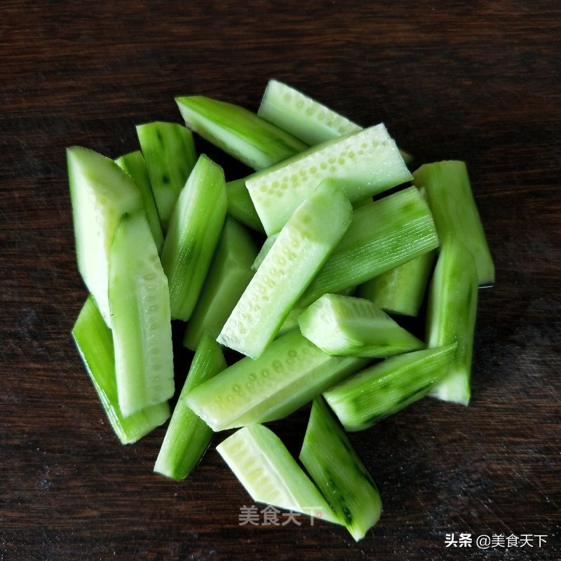 酸溜溜的味道，酸爽可口，开胃下饭，还帮油腻腻的肠胃减减负