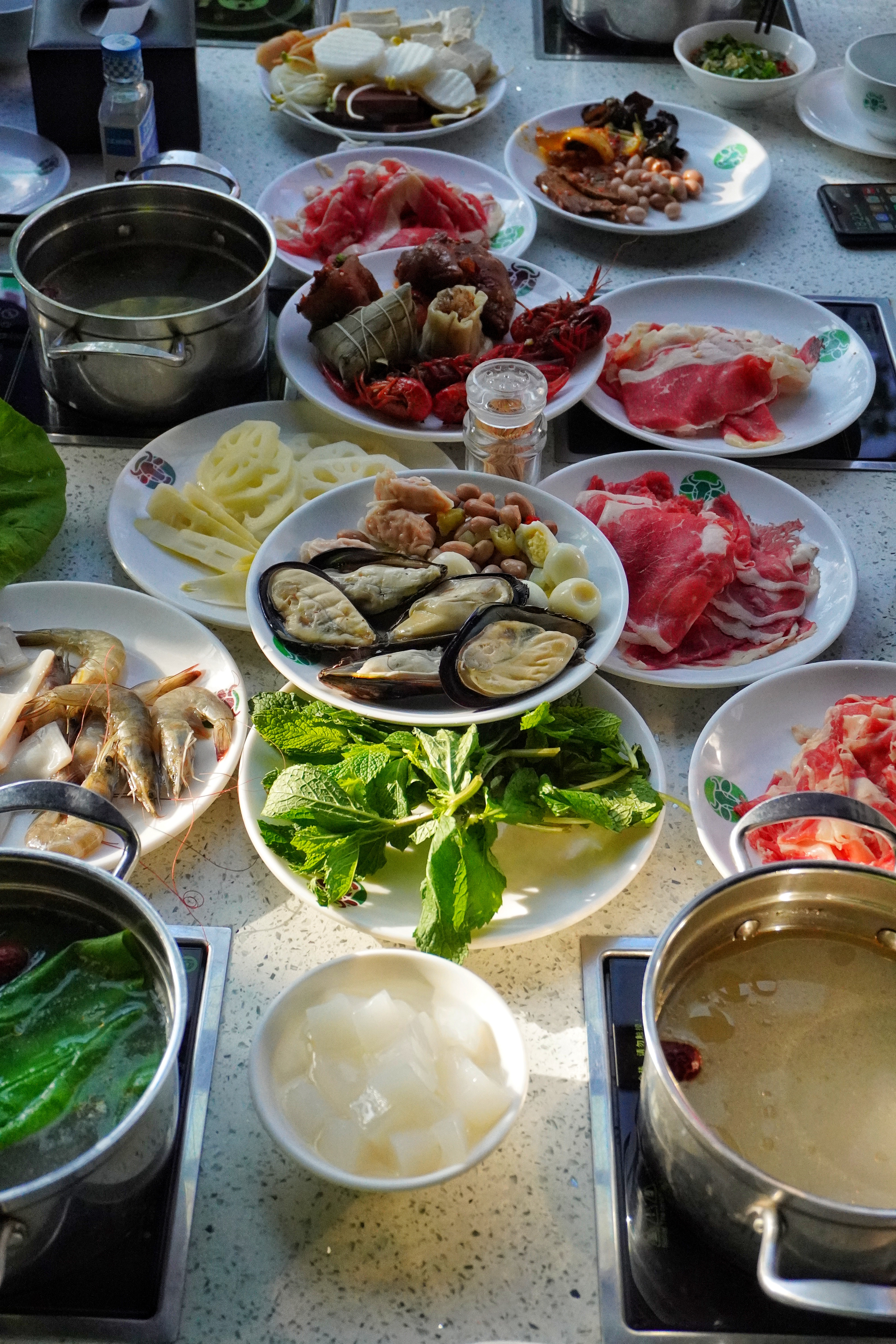实现牛肉自由！昆明各区都有的自助餐厅，涮煮烤炒蒸，菜品100+