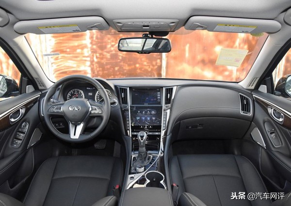 豪车大对决，A4L为何实力吊打Q50L?