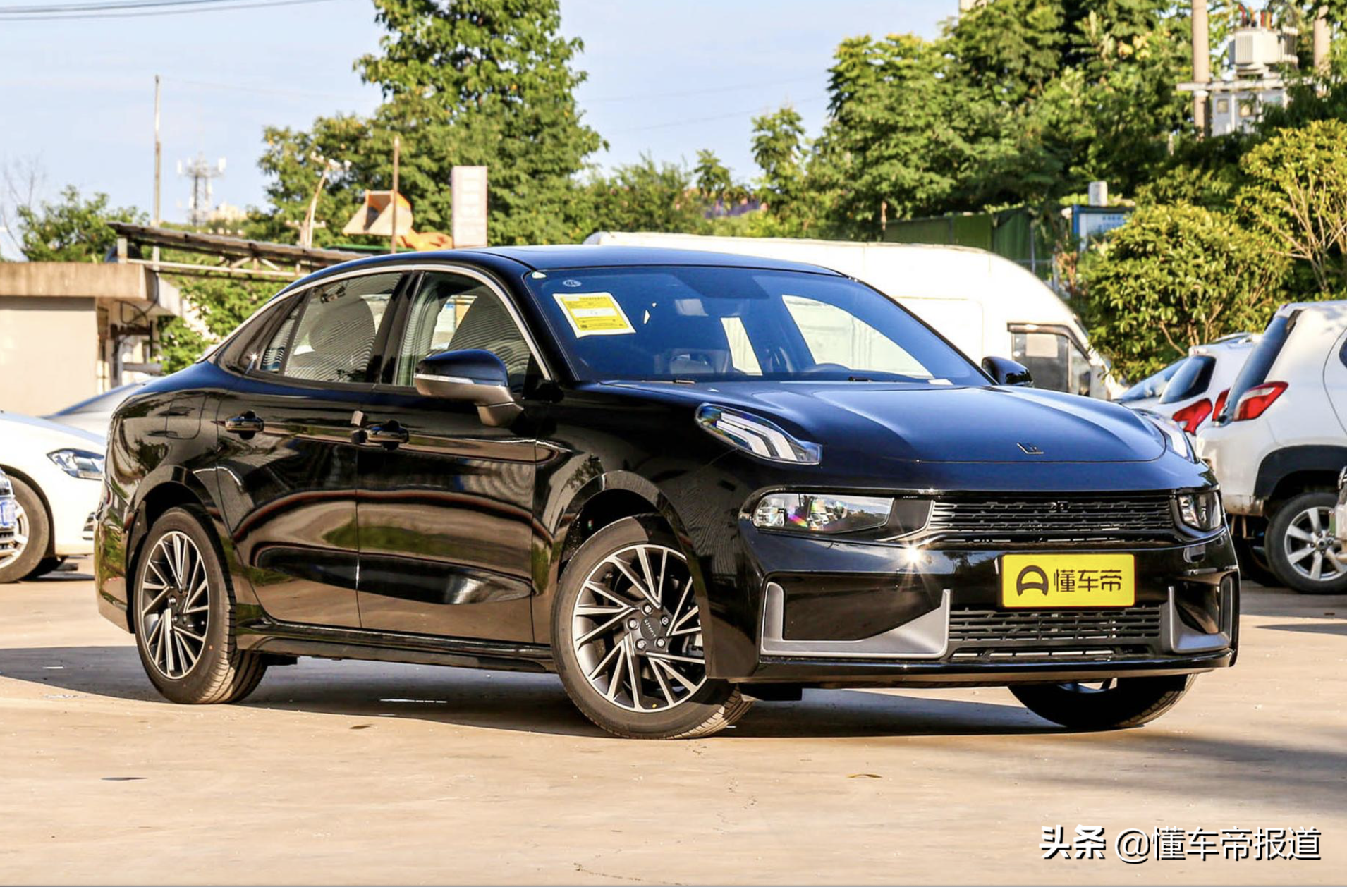 新车｜瞄准领克03？长安UNI系列首款轿车预告图发布，配电动尾翼