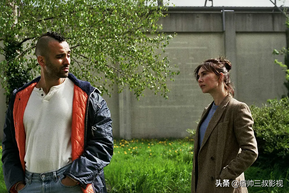 《权力的游戏》红姨卡里斯·范·侯登一部在禁播边缘疯狂试探的电影