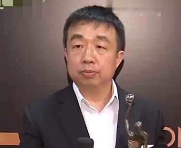 作为一名幕后工作者,赵海的颜值自然也比不上光鲜亮