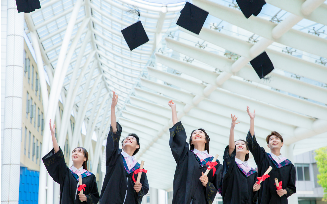 学生想要读到博士有多难？普通家庭承担不起，“穷困潦倒”五六年