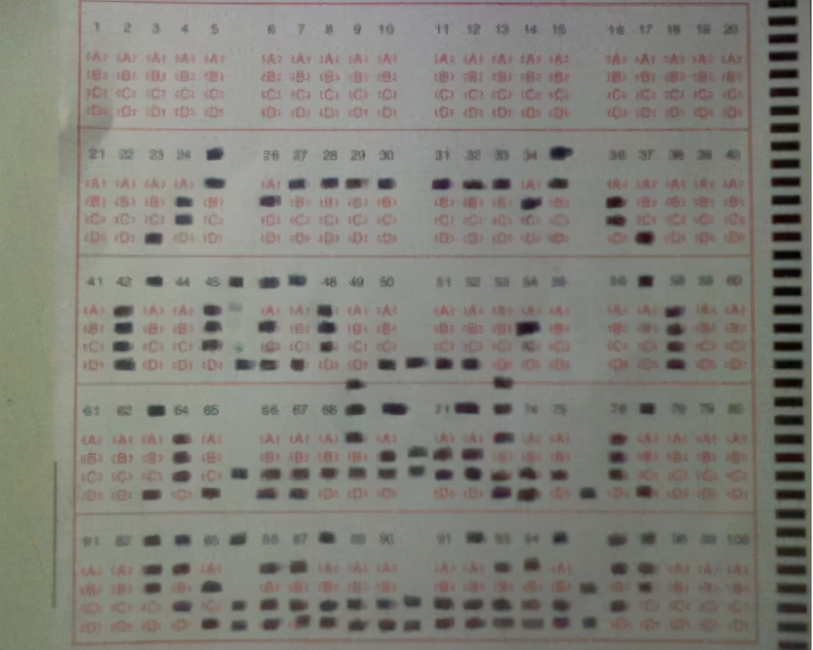 考场中“最差”的答题卡，阅卷老师看后很头疼，家长：皮痒了吧