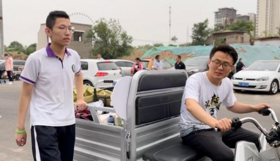 立志“拱白菜”的张锡峰，高考分数曝光，无缘清北遭网友奚落