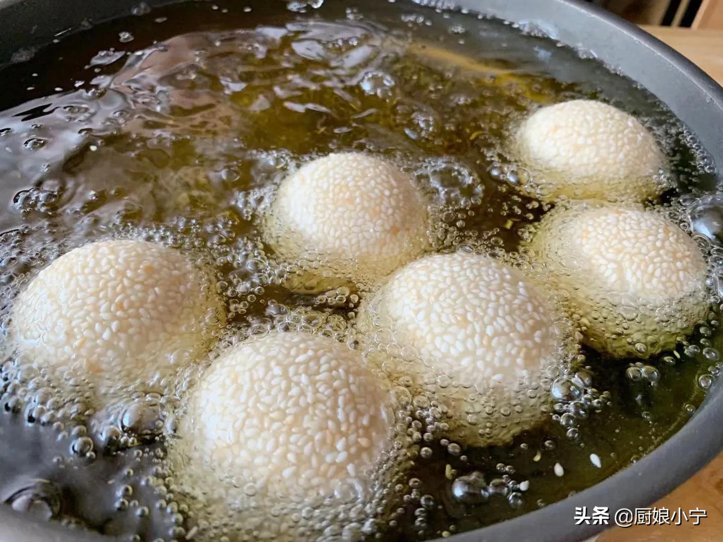 麻团的制作方法与过程（教你炸麻团的正确做法）