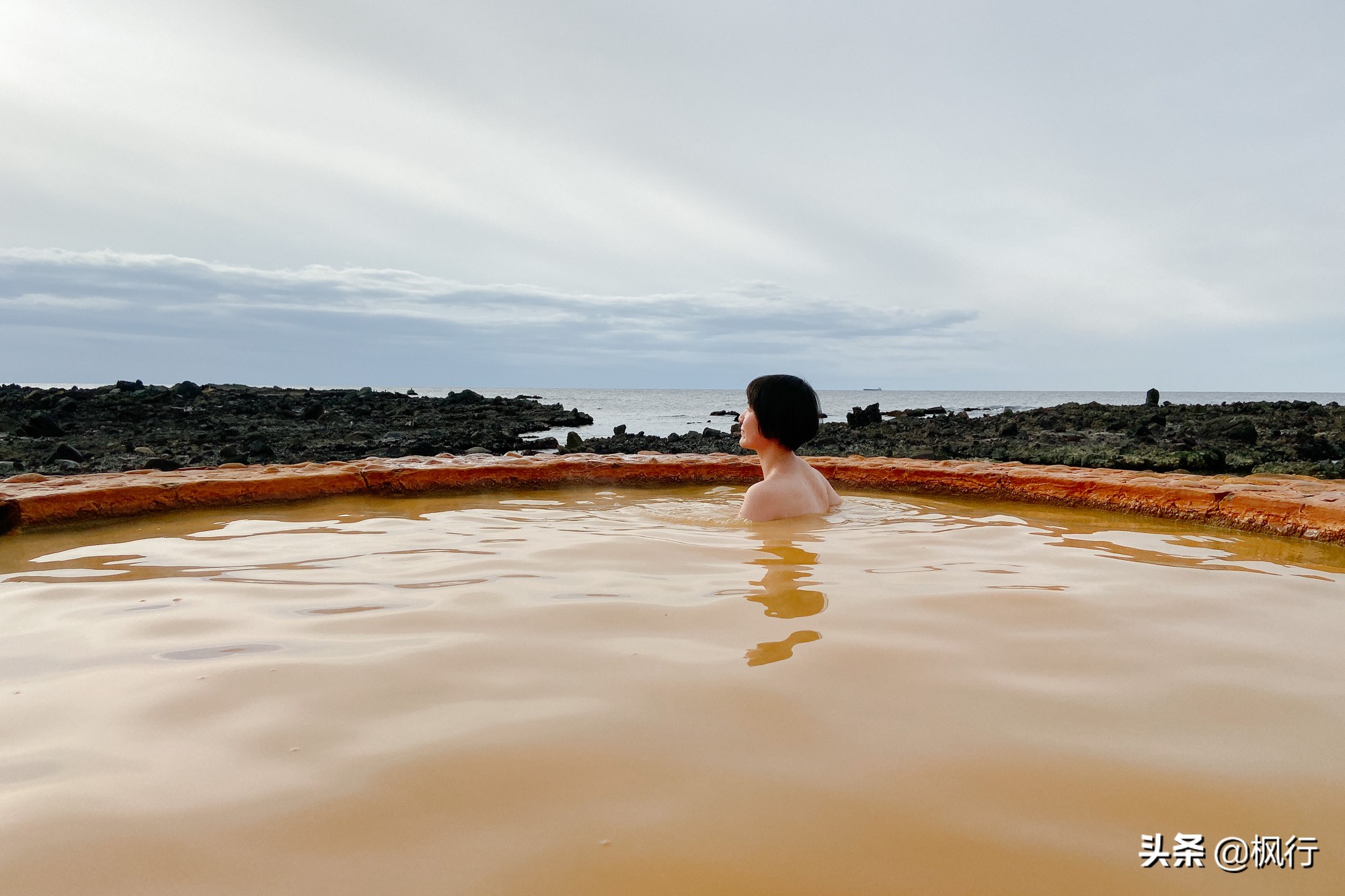 这个日本海边的混浴温泉被称“不老不死”，到底有什么神奇之处？