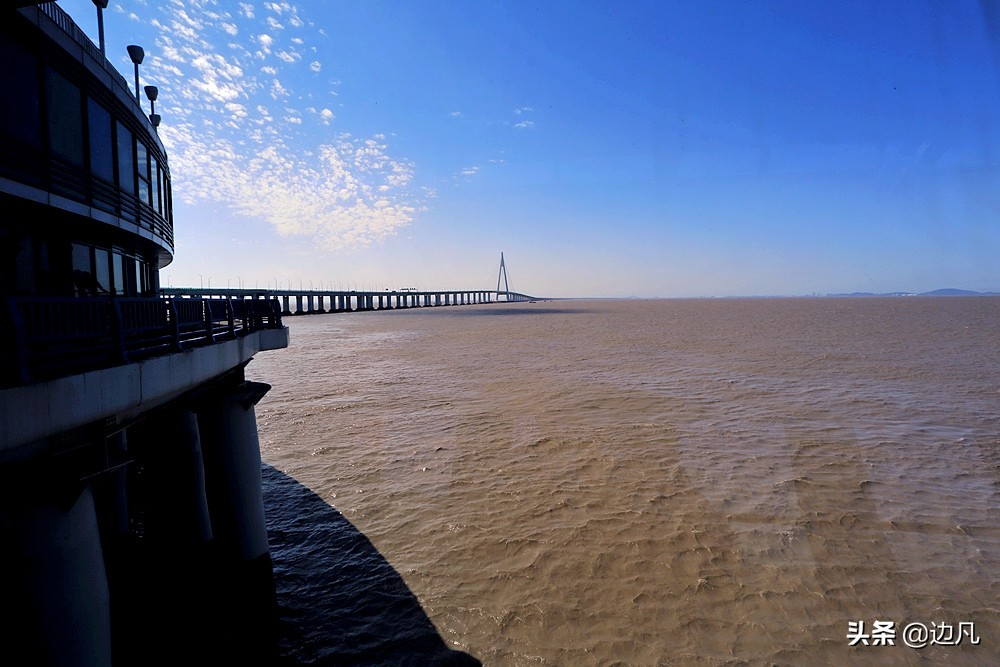 杭州湾跨海大桥，桥上俯瞰杭州湾别有一番风景