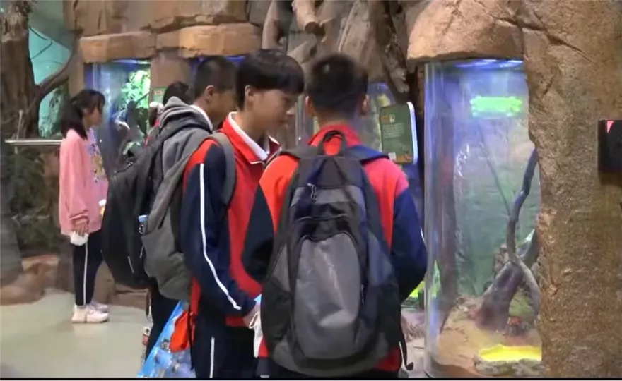 桂林市第十八中学初中部横塘校区初二年级秋季研学活动记实