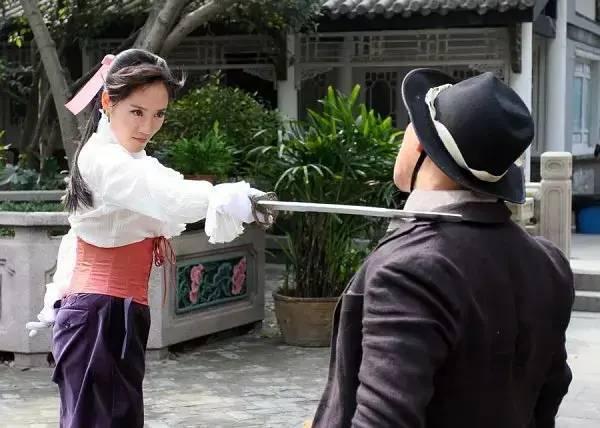 王智：7岁习武少林拳，和佟丽娅同班，中戏毕业后却跑去当了村官