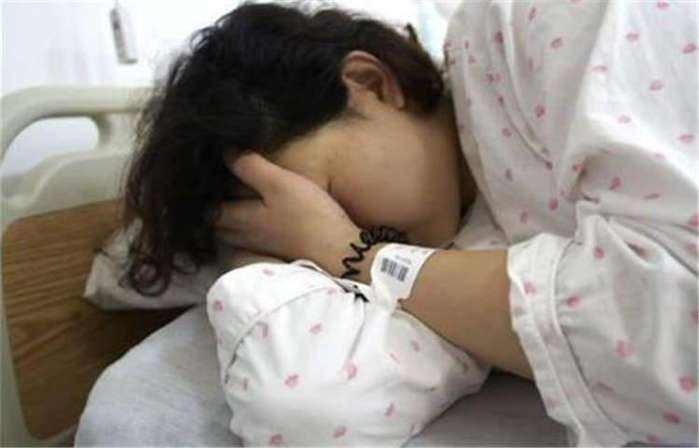 分娩时狭窄的产道如何生娃？这个演示太真实，看完感叹母亲伟大