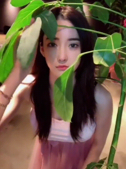 “千万网红”转战娱乐圈，化身赌场美艳老板，身材比韩星优越多了