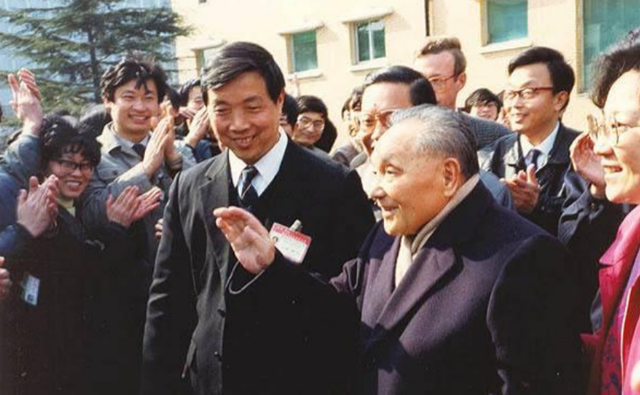 90年86岁高龄的邓小平来上海，问工作人员：张锡瑗的骨灰还在不在