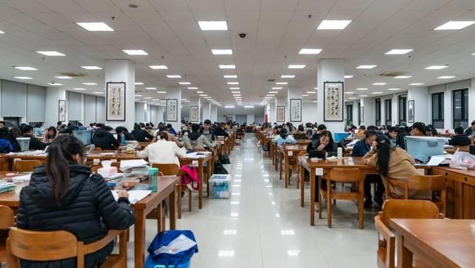 这所学校成为新晋黑马，录取分数和清北一较高下，去年还是二本？