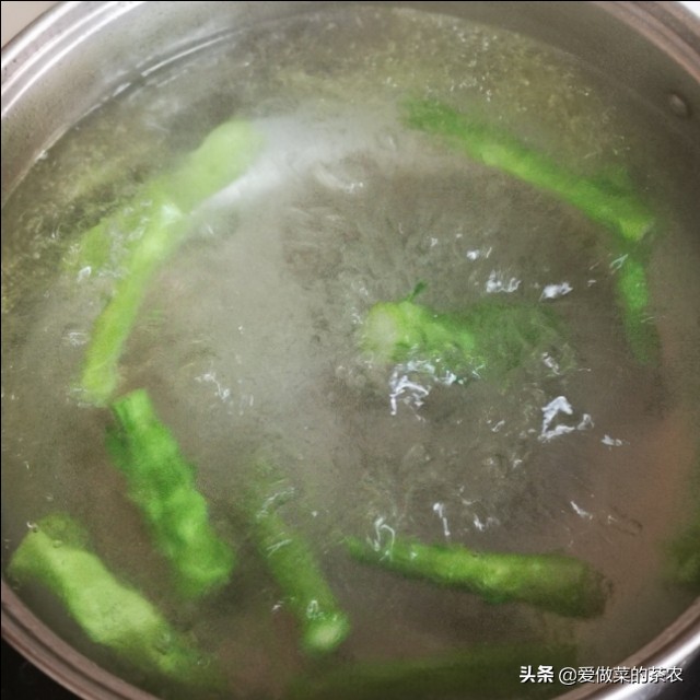 白灼青菜怎么做（掌握好3个小细节白灼青菜更好吃）