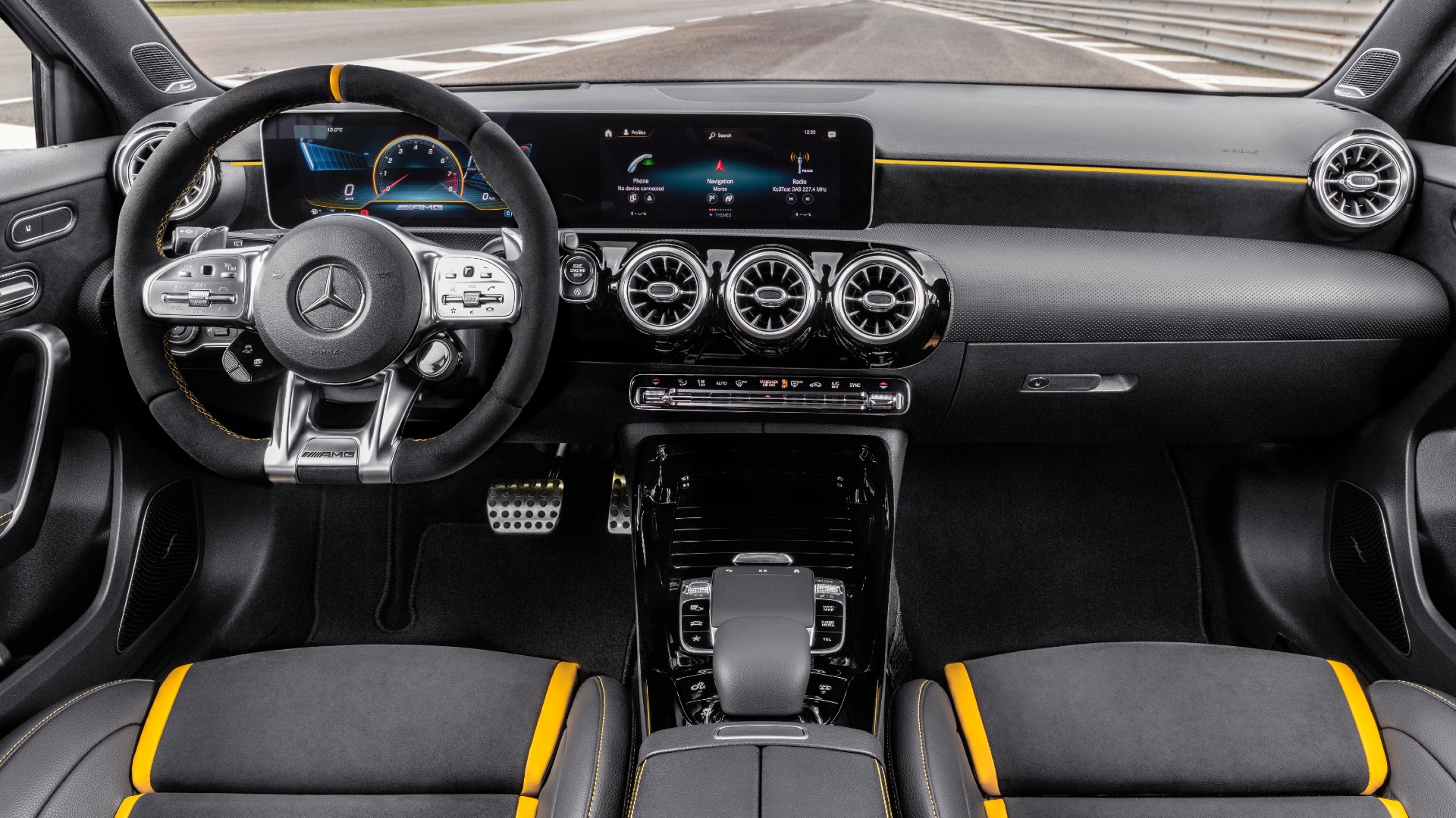 谁才是真正的“钢炮王”？2022款奥迪RS3掀背车对比奔驰AMG A45 S