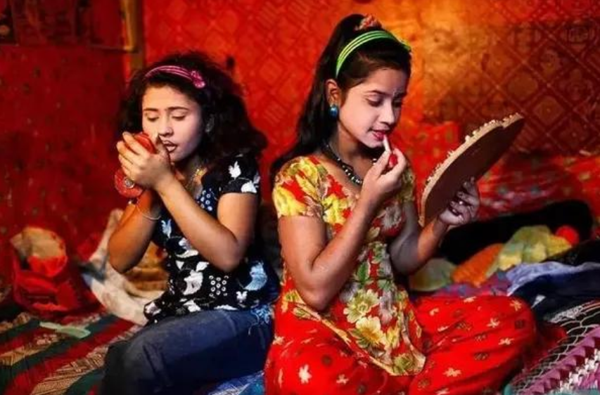 柬埔寨吴哥窟的悲歌：辍学的女童，接客的雏妓