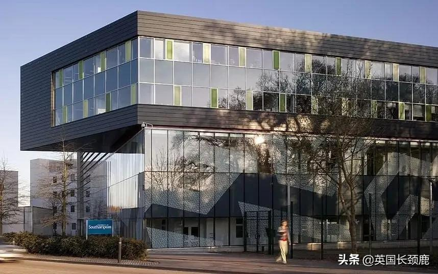 70所英国大学秋季开学安排汇总！多校公布最晚抵校时间