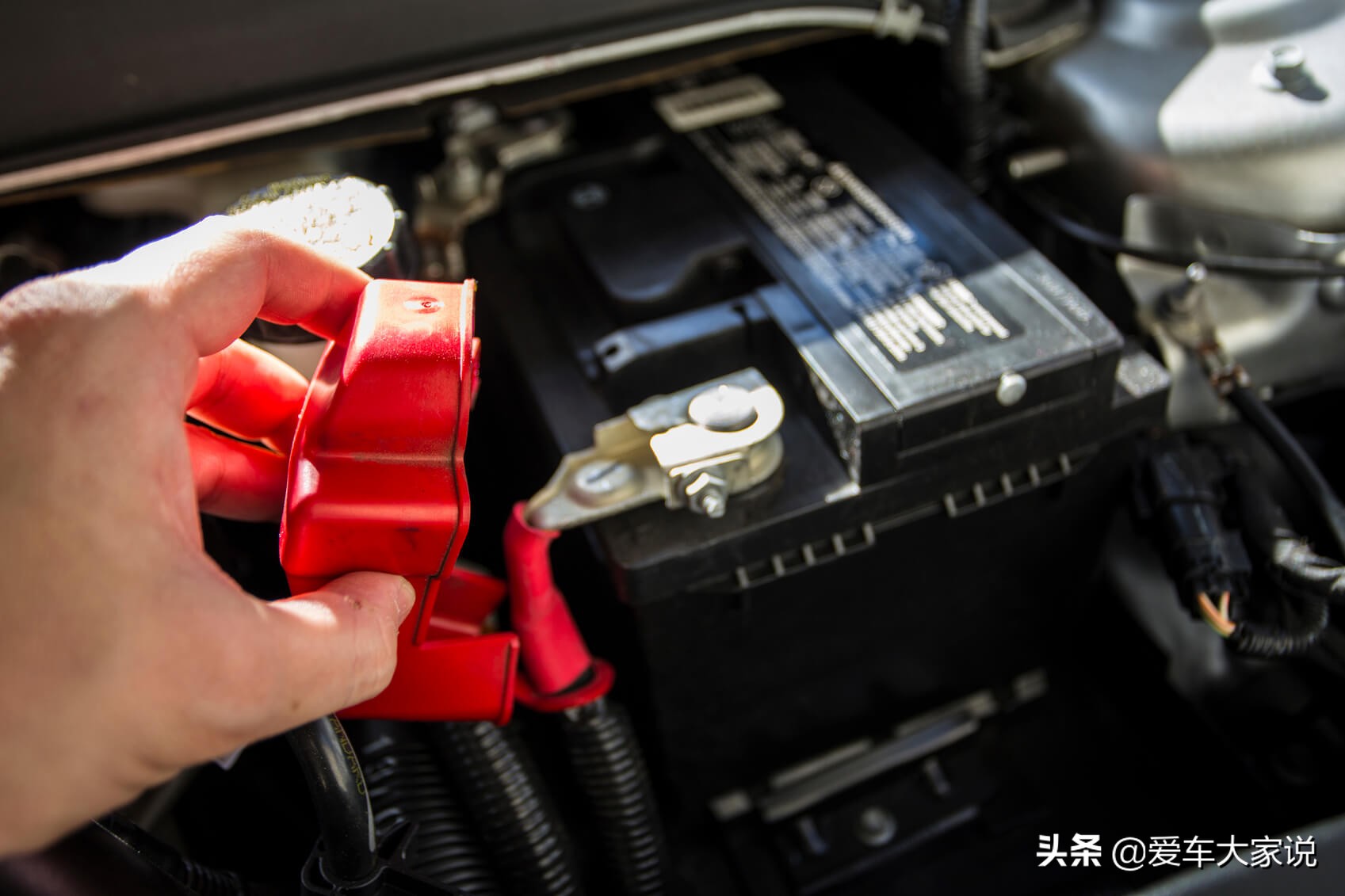 汽车电瓶真的需要定期更换吗？老司机：我的用6年了都没换