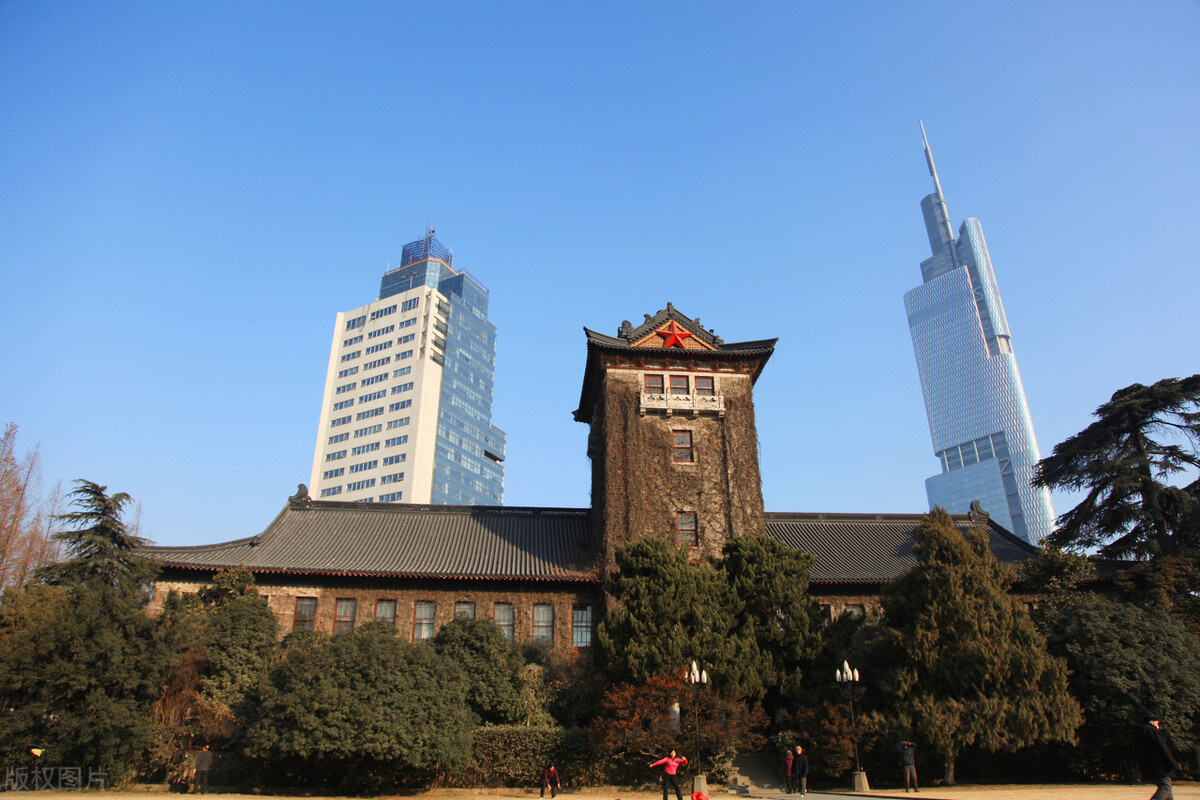 这四所大学位于新一线大城市，未来可选择留在当地，工资待遇高