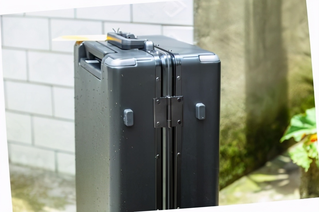 出差首选行李箱——地平线8号 POWER 系列登机箱