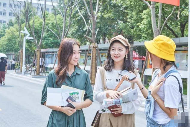 将来“没前途”的大学生，毕业找工作都成问题，名校学生也没用