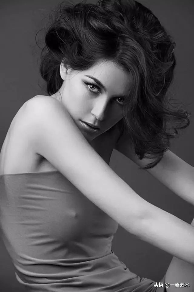 莫斯科摄影师镜头下的女人肖像，黑白唯美