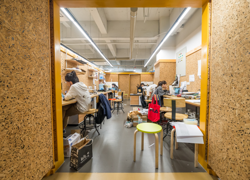 西浦大学“校花”火了，堪称戚薇和欧阳娜娜的结合体，偶像也很美