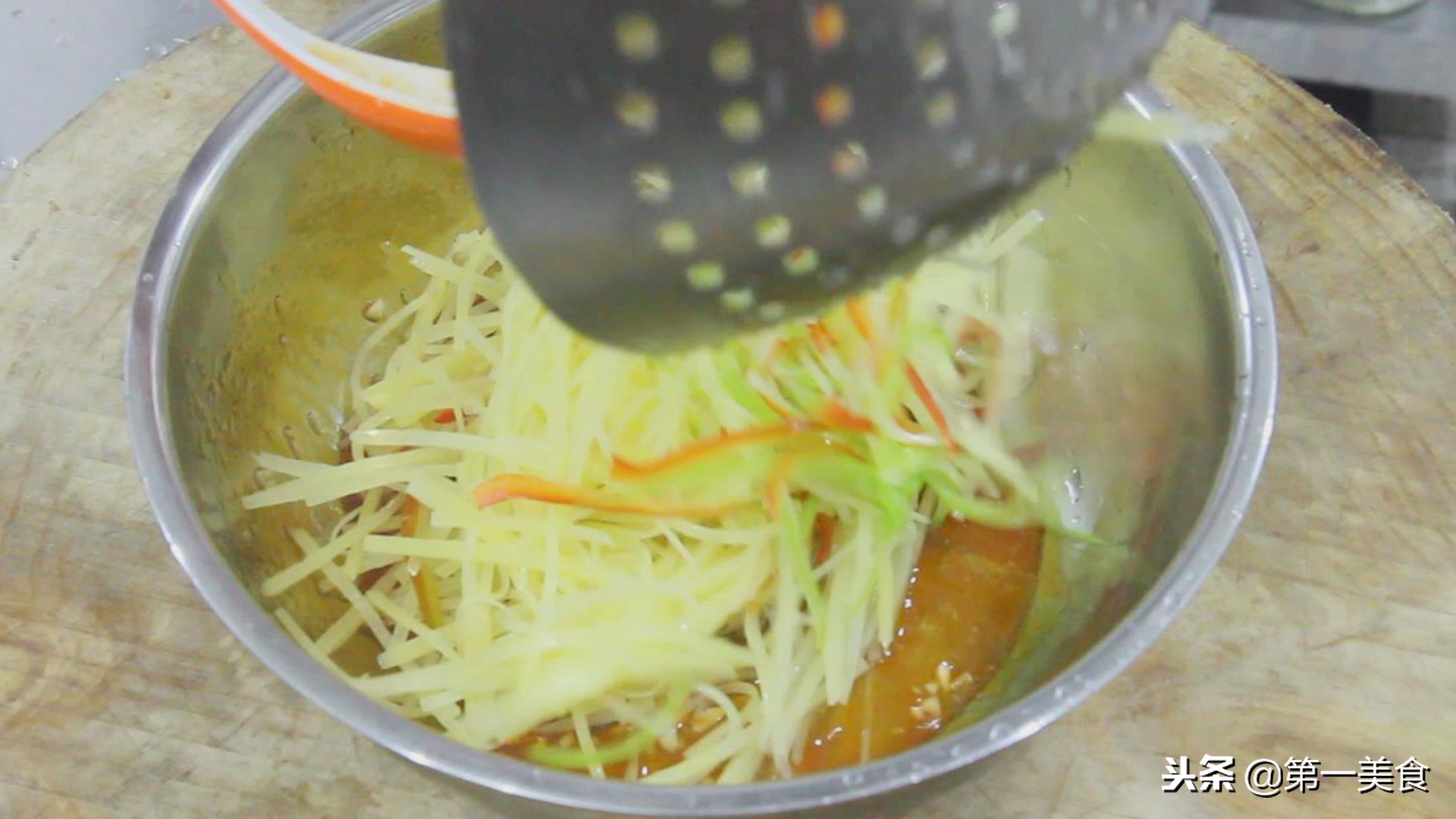 涼拌土豆絲的做法,涼拌土豆絲的做法 最正宗的做法