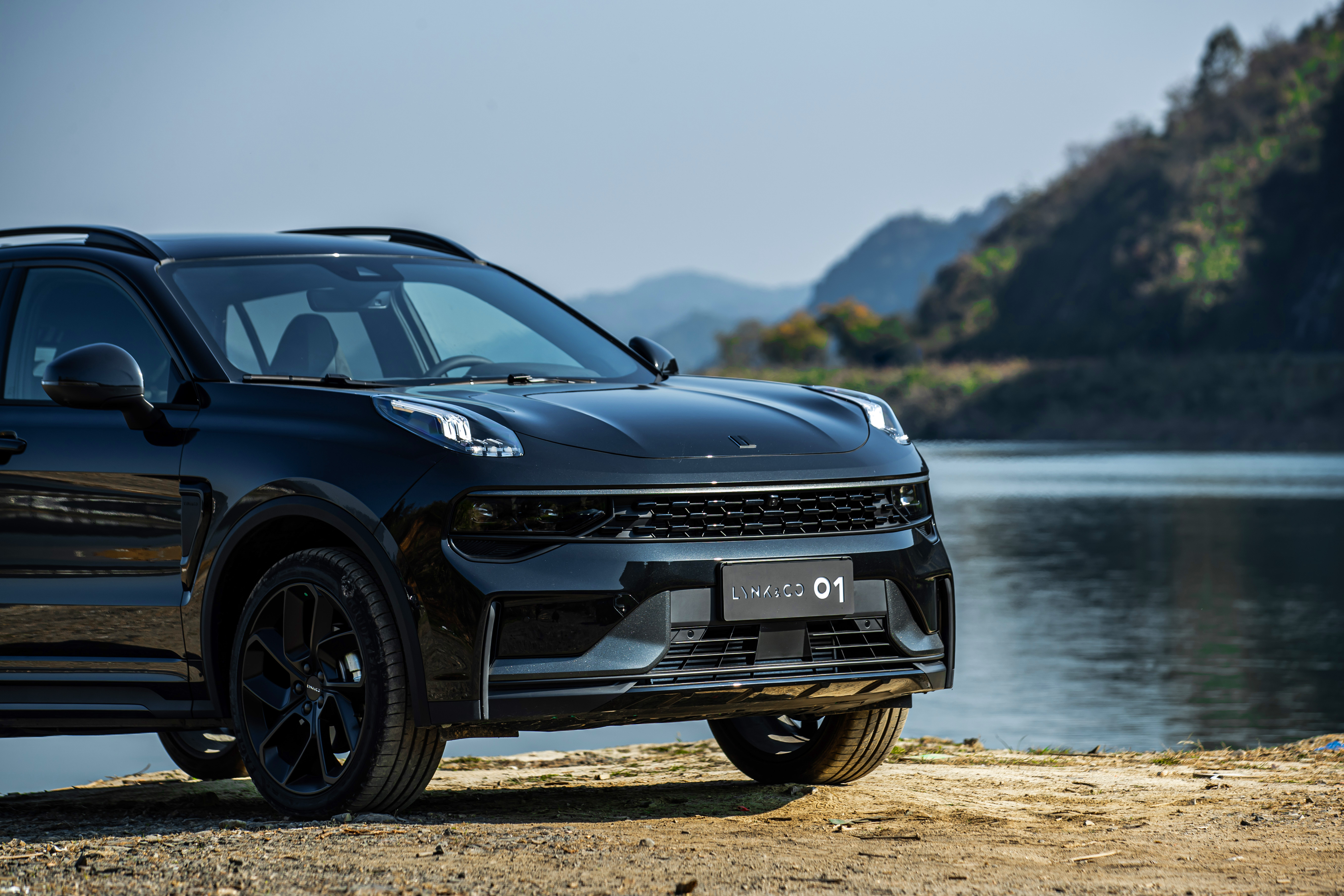 20万买2.0T+8AT+四驱？正面硬刚合资SUV 试驾2021款领克01