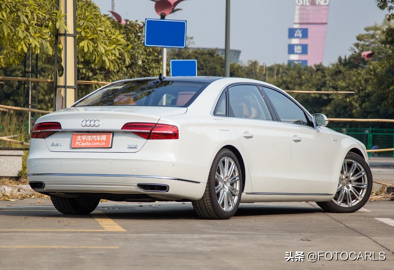 W12版奥迪A8L实拍，最迷人的前脸大灯，比同年奔驰S600L更阔气