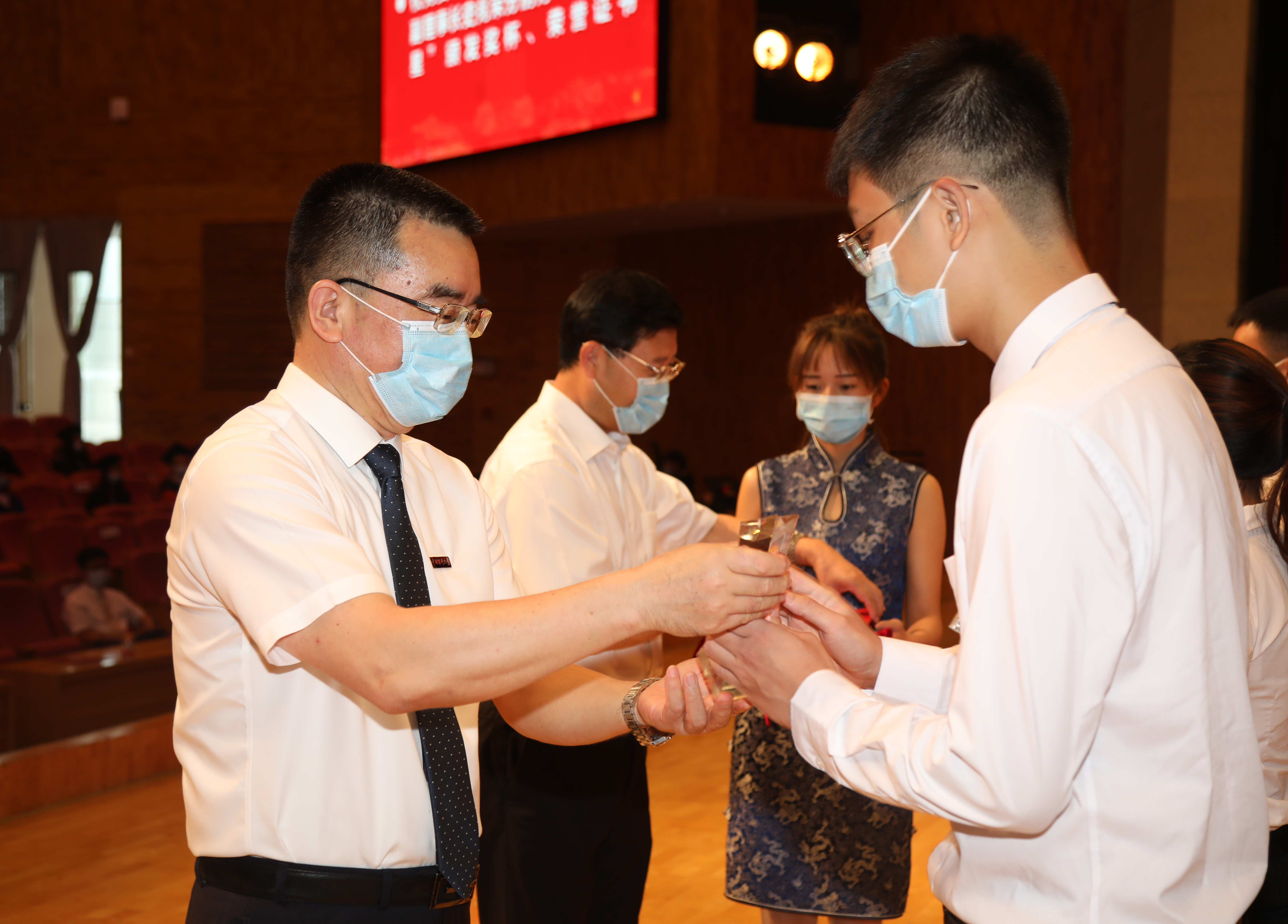 中国药科大学举行2020届毕业典礼暨学位授予仪式 千名药大毕业生相聚云端隔空挥别母校